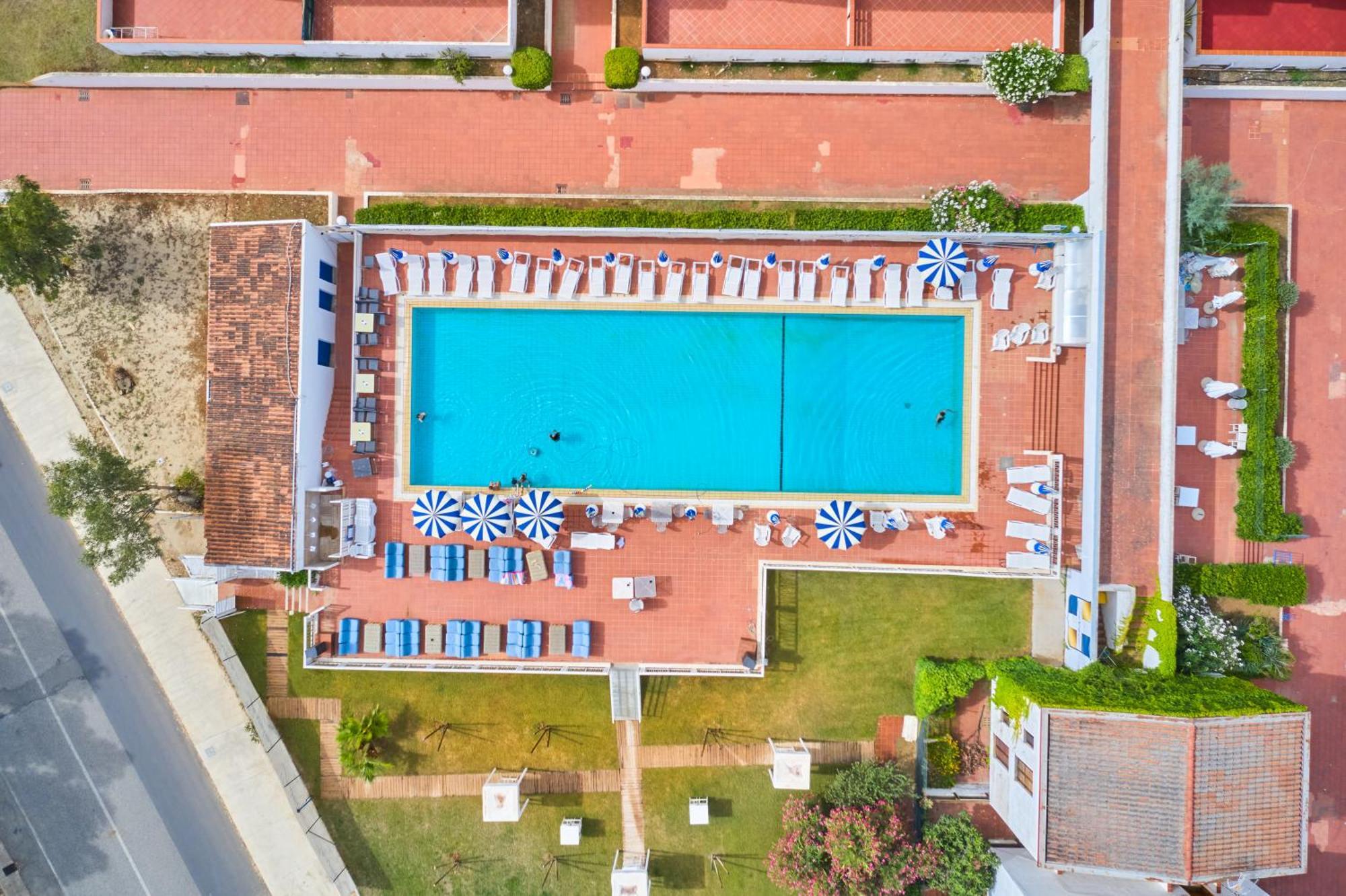 Casa Vacanze Lux By White Aparthotel I Casoni Bagian luar foto