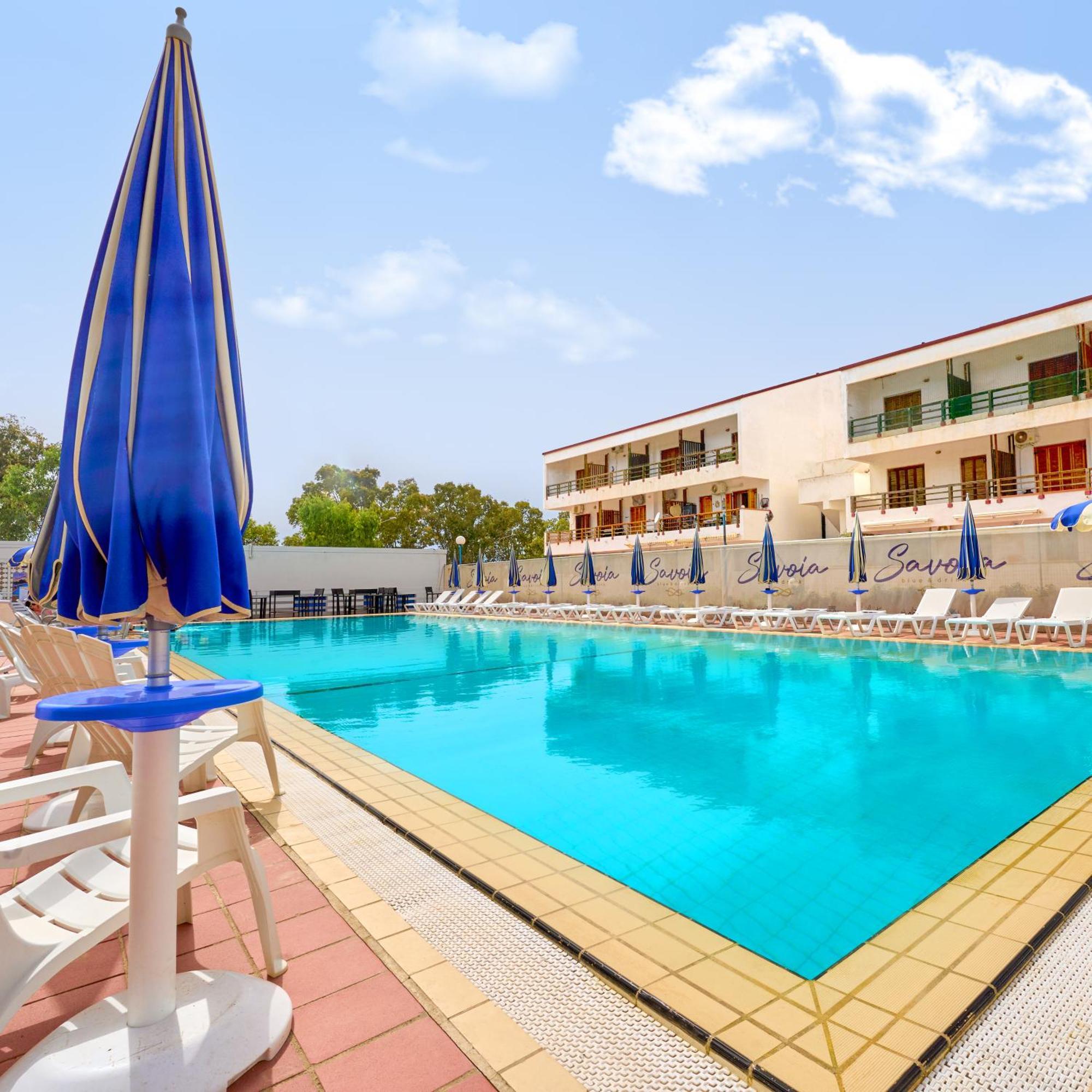Casa Vacanze Lux By White Aparthotel I Casoni Bagian luar foto