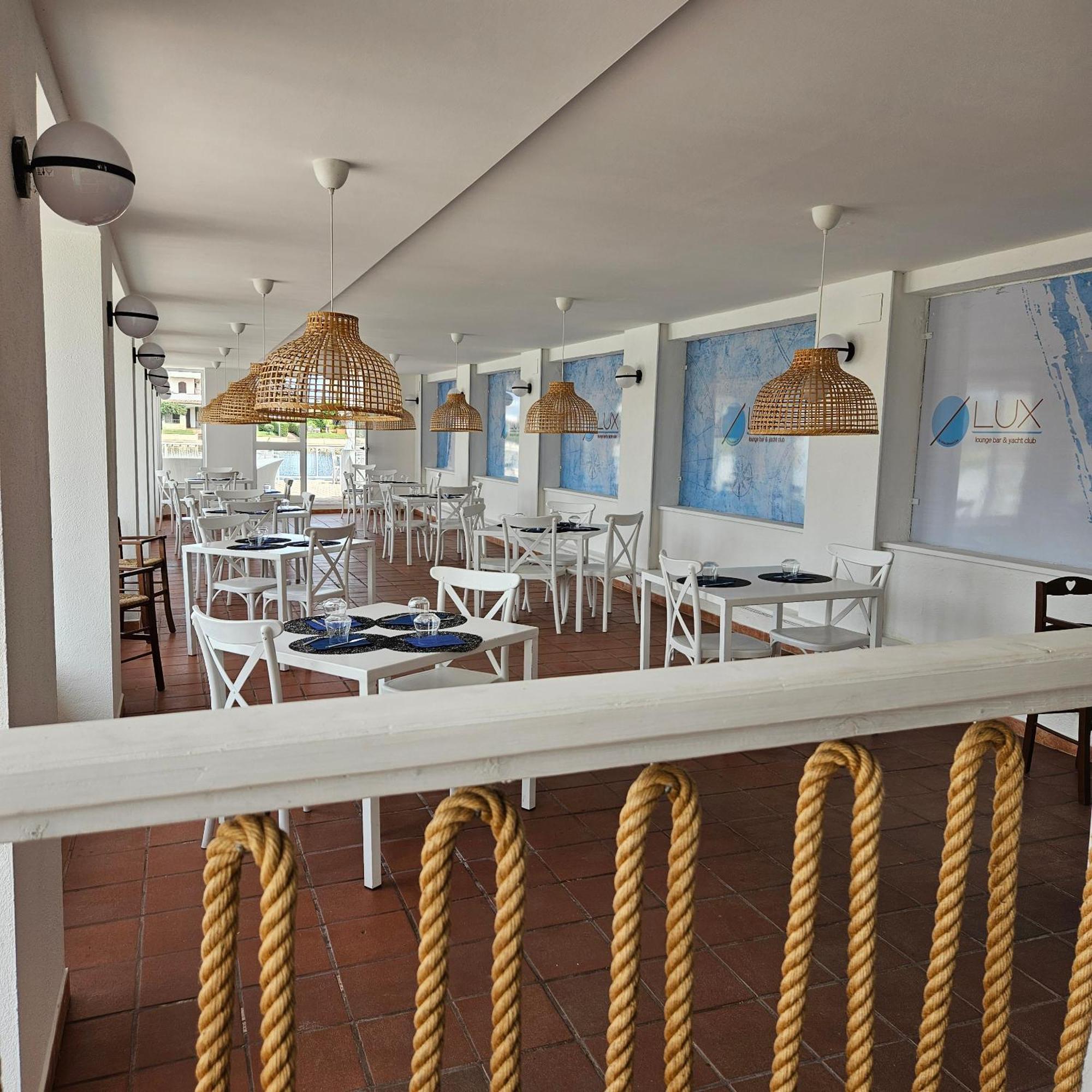 Casa Vacanze Lux By White Aparthotel I Casoni Bagian luar foto